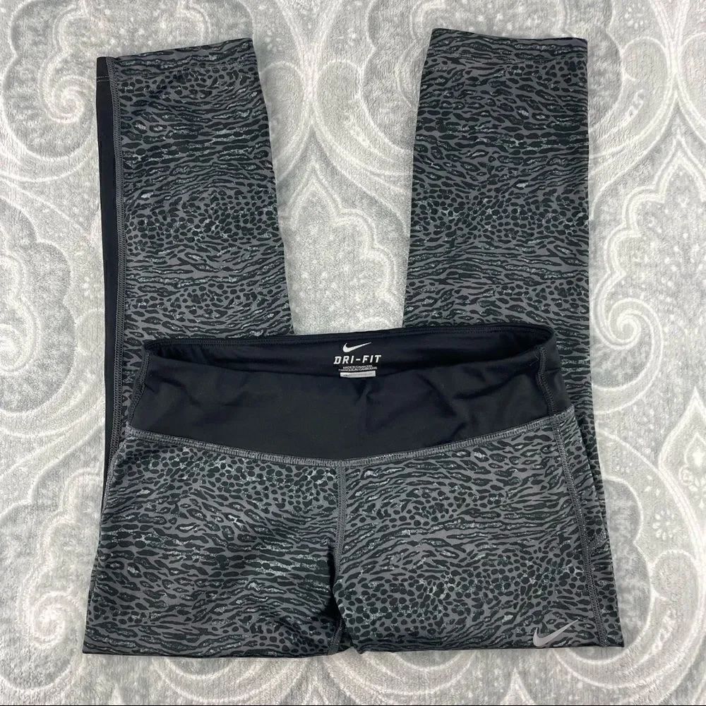 Womens Nike Cropped Leggings  